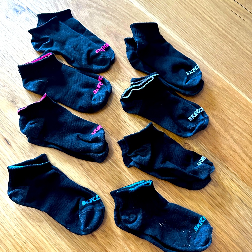 8 pair brand new sketchers ankle socks